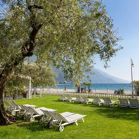 Ξενοδοχείο Baia Azzurra - Front