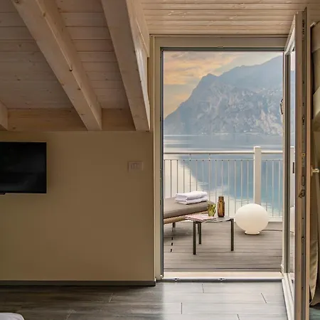 Baia Azzurra - Front 酒店 4*